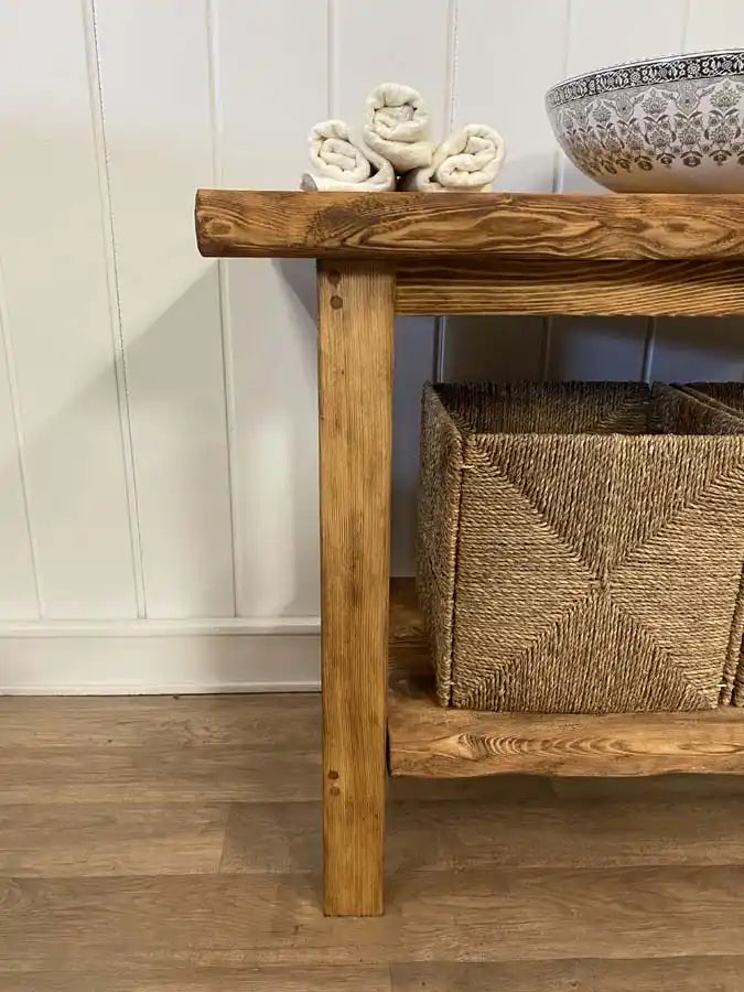 Rustikaler Badezimmerwaschtisch - Schmaler Bauernhaus-Waschtisch aus Holz mit natürlicher Kante