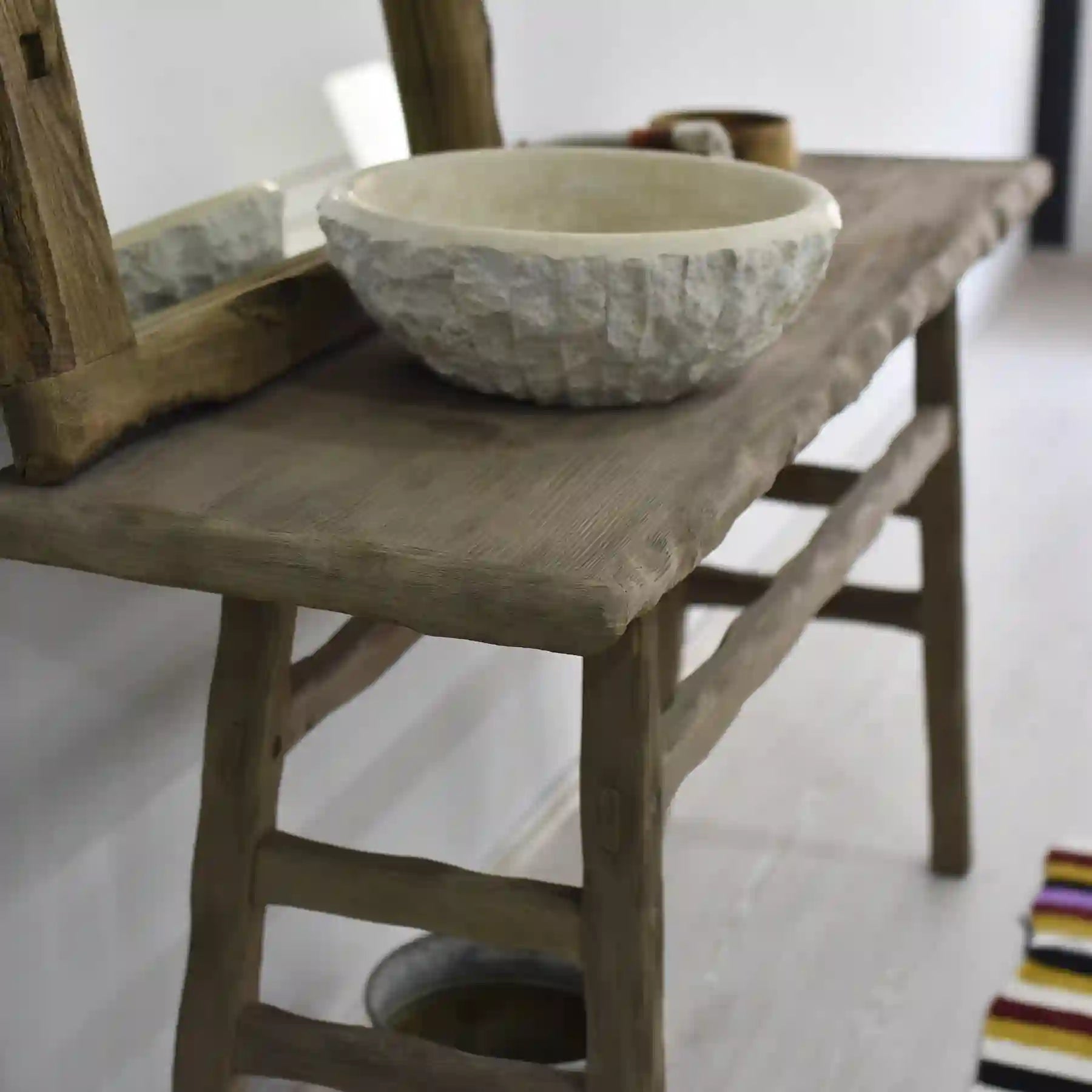 Rustikales Badezimmer-Waschbecken – Bauernhaus, schmales Live Edge-Holz