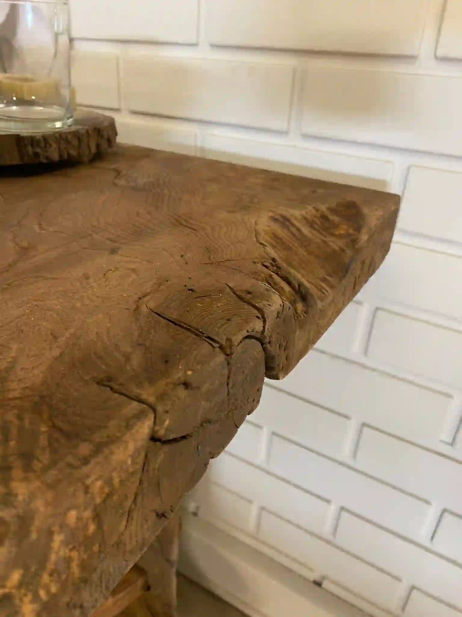 Rustikale Badezimmerwaschtische - Schmaler Waschtisch aus Holz im Landhausstil mit natürlicher Kante