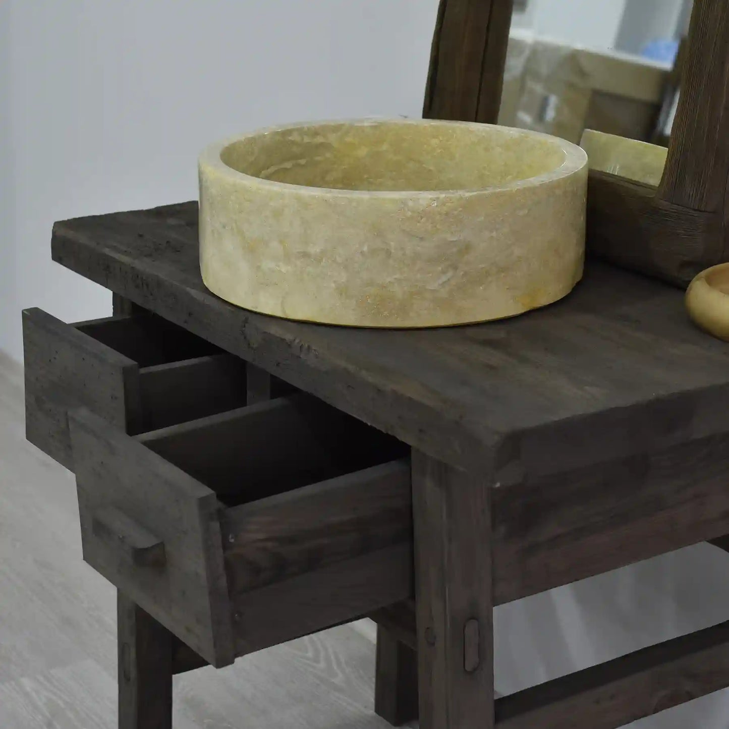 Rustikales Badezimmer-Waschbecken - Maßgefertigtes, schmales Bauernhaus-Waschbecken aus Holz mit natürlicher Kante