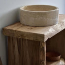 Zeige Bild Rustikaler Badezimmerwaschtisch - Schmaler Bauernhaus-Waschtisch aus Holz mit natürlicher Kante 3