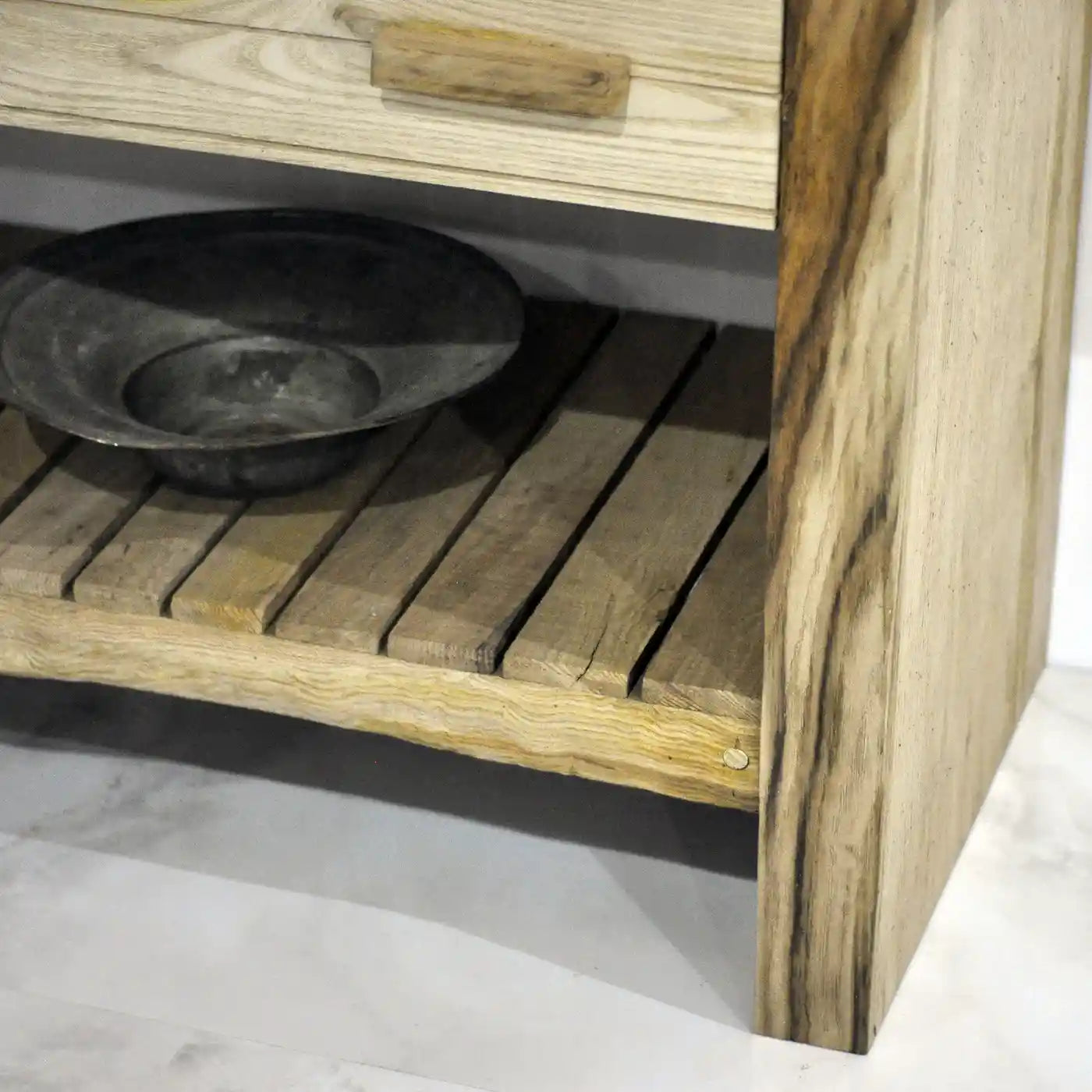 Rustikaler Badezimmer-Waschtisch mit Einzel- oder Doppelwaschbecken – schmales Live Edge-Holz 