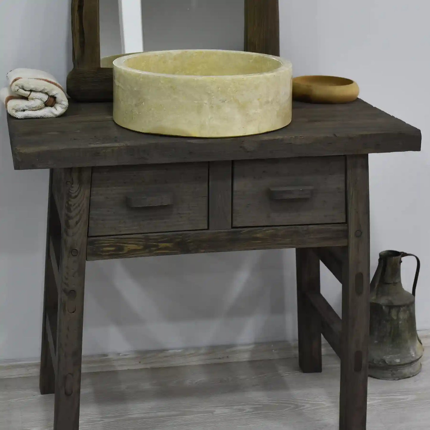 Rustikales Badezimmer-Waschbecken - Maßgefertigtes, schmales Bauernhaus-Waschbecken aus Holz mit natürlicher Kante