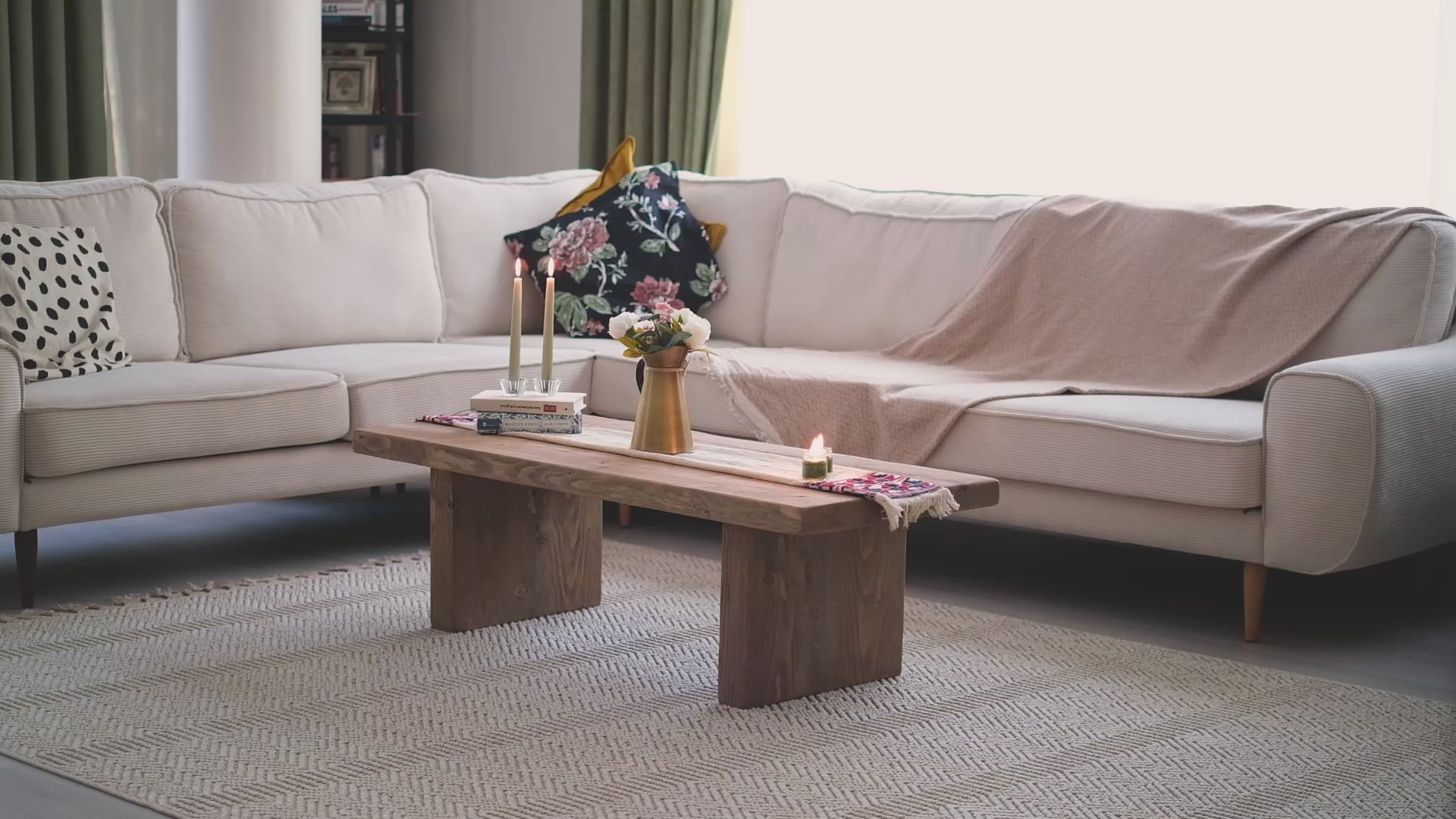 <span class='visually-hidden'>Load video: </span>1