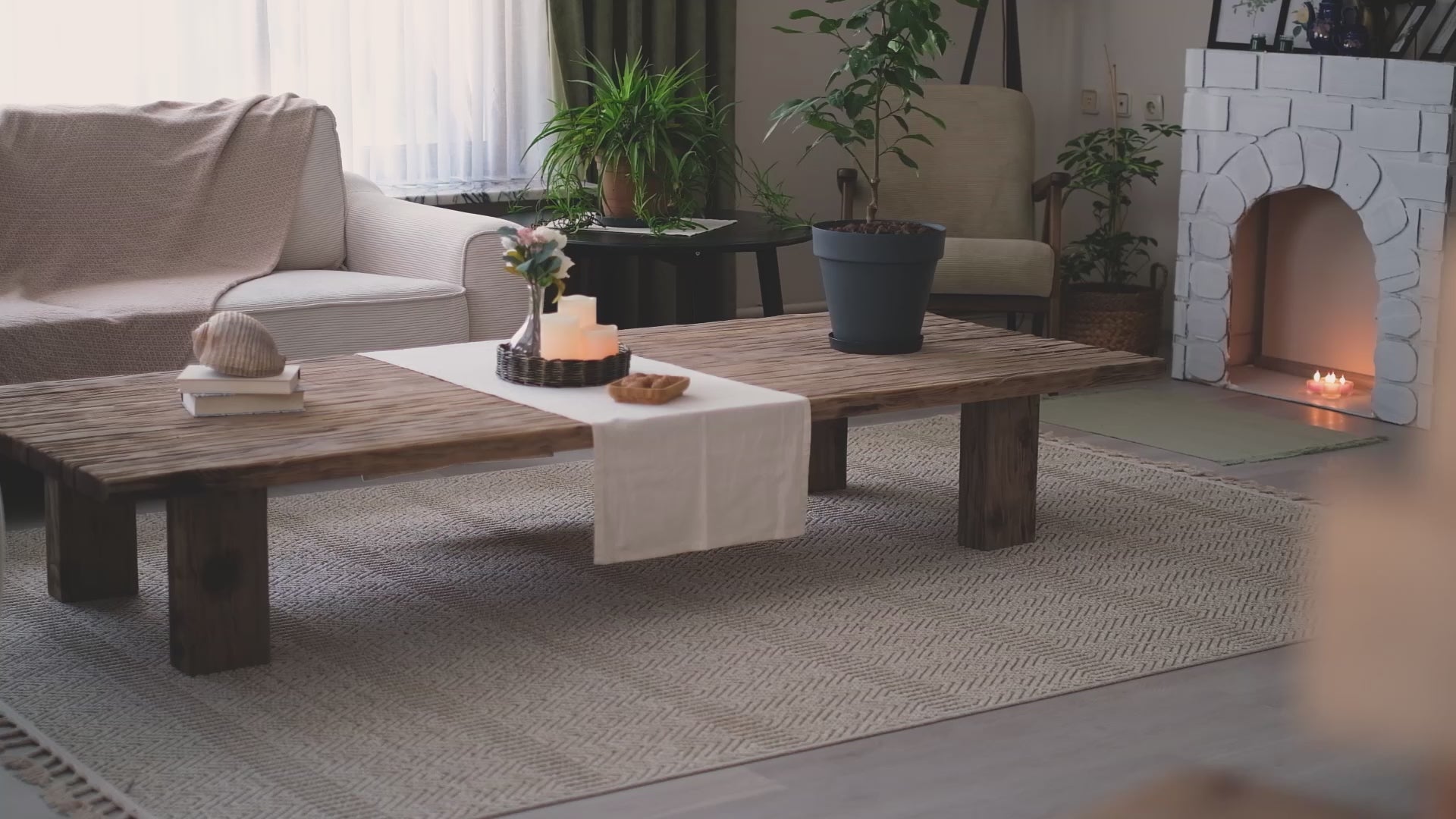 <span class='visually-hidden'>Load video: </span>3