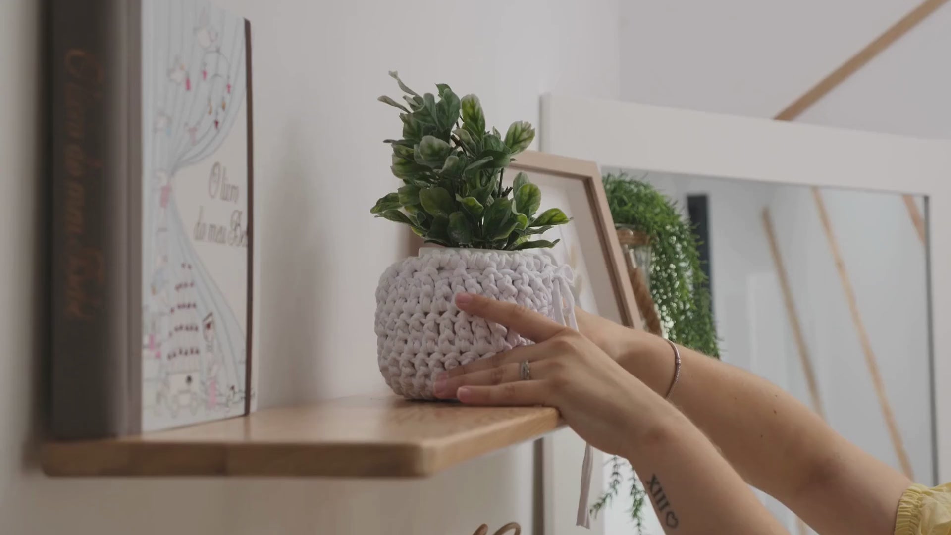 <span class='visually-hidden'>Load video: </span>3